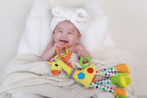 凉山三个月宝宝正确抱姿 凉山三个月宝宝正确抱姿